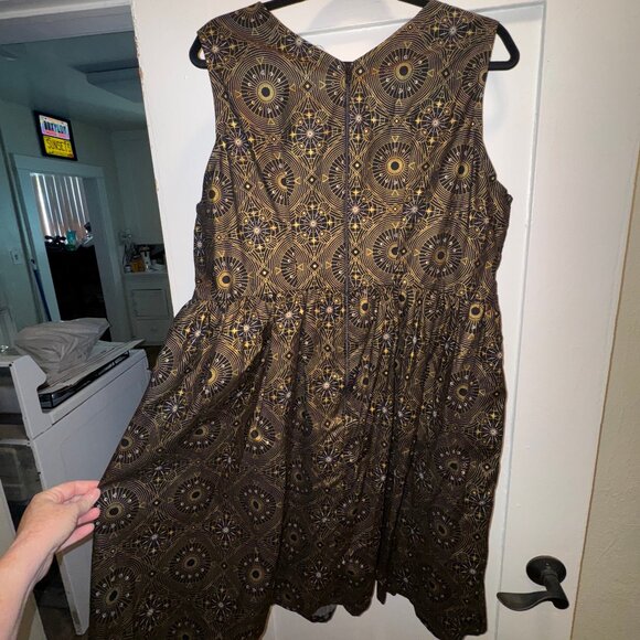 Vivacious Vixen Apparel - Tillie Dress in Art Deco Print (Size 3X) - Picture 4 of 7